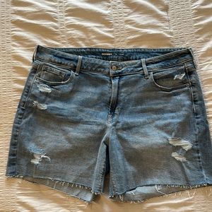 Old Navy 5 inch denim shorts - size 14